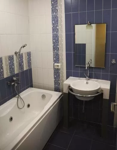 Miki 10 - Family 9.jpg